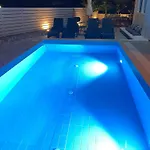 Casa Christiana, * Lardos