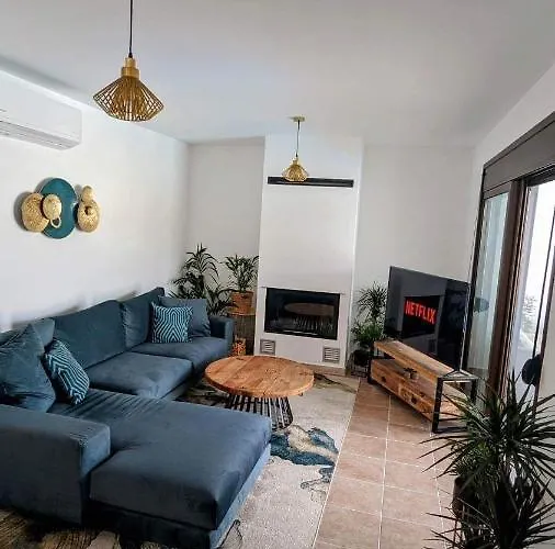 Casa Christiana, * Lardos