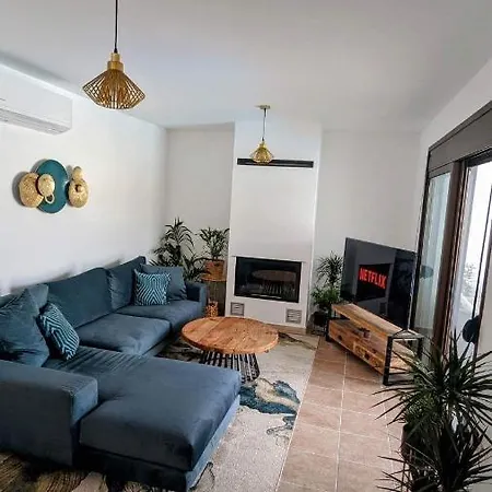 Casa Christiana, * Lardos